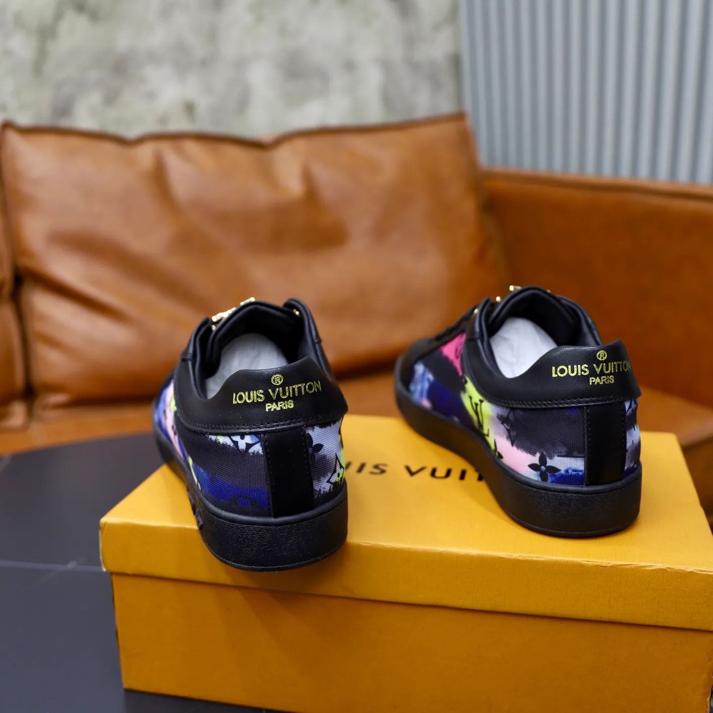 Ex-factory price: 400💰🙅‍♂️🙅‍♂️🙅‍♂️ Brand: LV Louis Vuitton Standard code: 38-44 (45 customized) Grade: Same as the official website Material: Original material splicing Comfortable and breathable lining Lightweight and wear-resistant sports outsole Style category: Men's fashionable casual shoes Running sneakers Distinguished luxury brand elements Top luxury Color: actual picture color